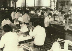 1970年开始，为在短期内改变中成药生产的落后面貌，中尊龙凯时材公司专项拨款先后改造3家中成药厂、改扩建4家中药机械厂